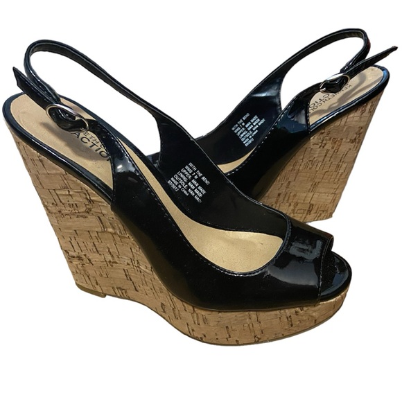 Kenneth Cole Reaction Black "With The Bend" Wedge Heels - Picture 3 of 7